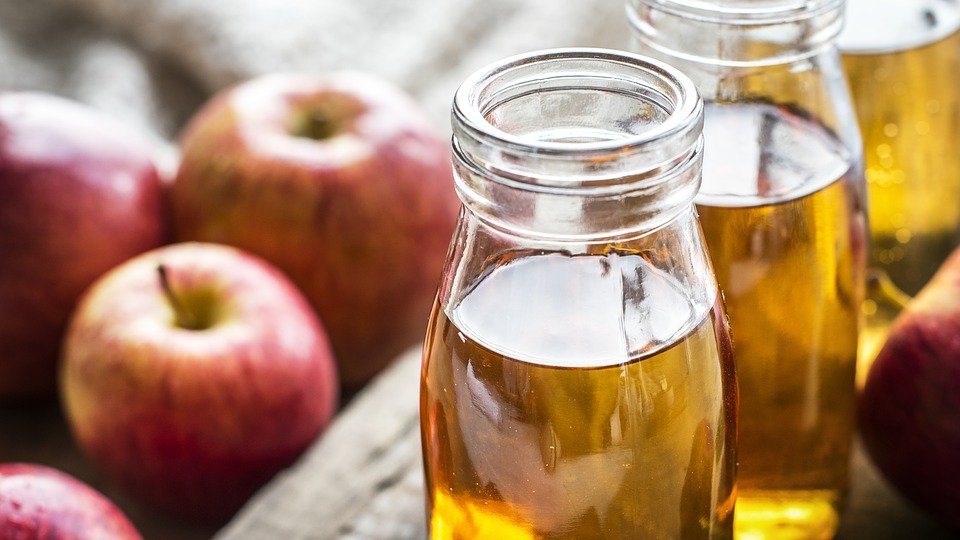 El vinagre de poma és un remei casolà d'allò més útil i sempre en solem tenir.