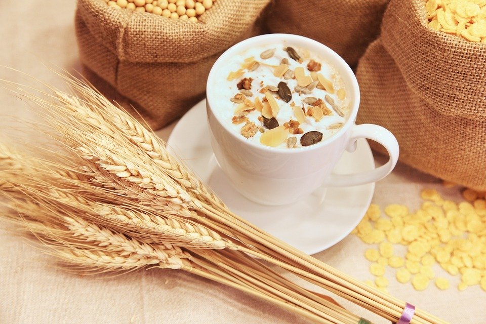 Oatmeal can also be added to yogurt or milk, giving a very good touch to our desserts and breakfasts.