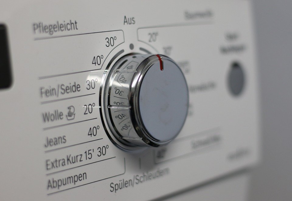If the settings are not correct, the washing machine will stop spinning for safety reasons.