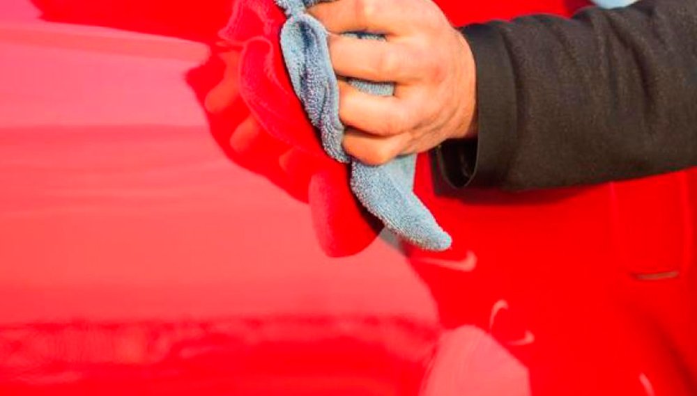 Com arreglar les ratllades del cotxe: trucs casolans